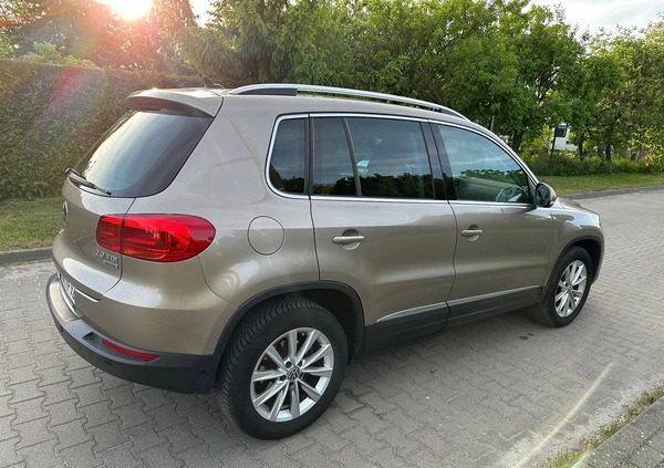 Volkswagen Tiguan cena 44500 przebieg: 251000, rok produkcji 2012 z Dębno małe 211